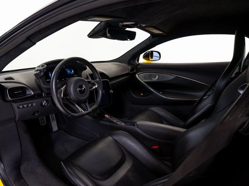 Used 2023 McLaren Artura RWD image 16
