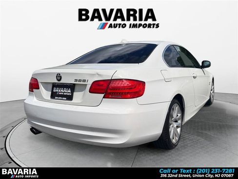 Used 2011 BMW 328i xDrive Coupe AWD/4WD image 5