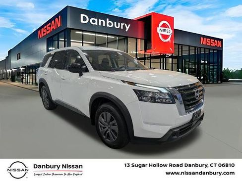 Certified 2025 Nissan Pathfinder S AWD/4WD image 1