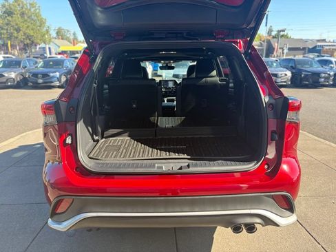 Used 2021 Toyota Highlander XSE AWD/4WD image 31