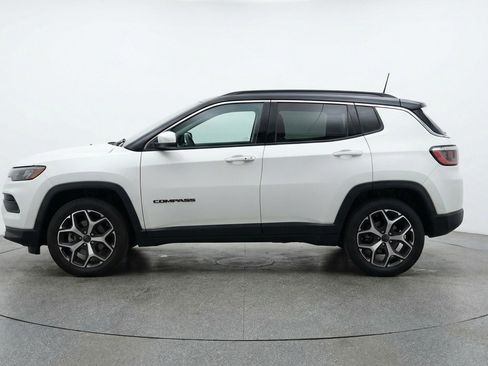 Used 2025 Jeep Compass Limited image 5