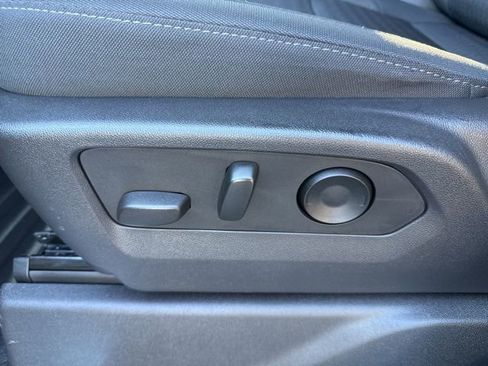 Used 2024 GMC Sierra 3500 SLE w/ SLE Convenience Package image 11