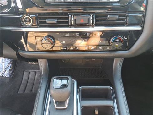 Used 2024 Nissan Pathfinder SV AWD/4WD image 28