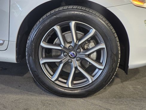 Used 2017 Volvo XC60 T5 Dynamic image 4