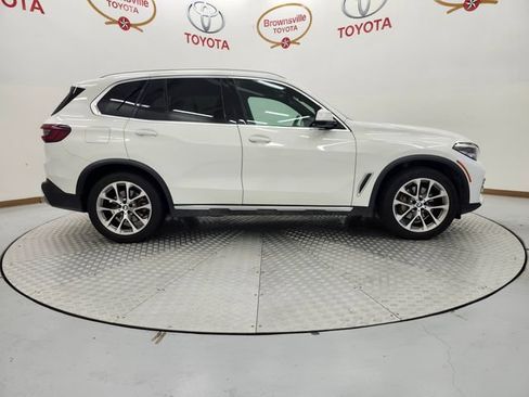 Used 2022 BMW X5 xDrive40i w/ Premium Package AWD/4WD image 3