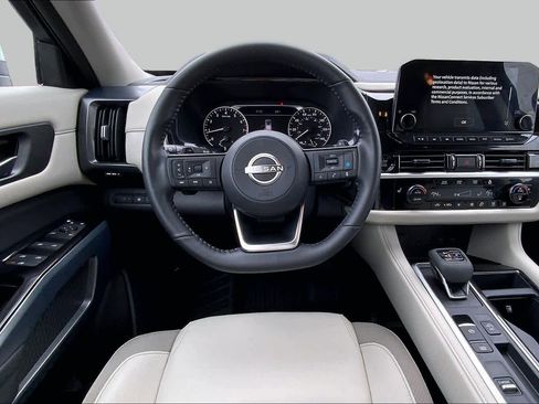 Used 2025 Nissan Pathfinder SL FWD image 6