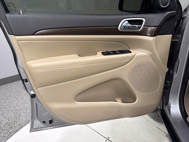 Used 2018 Jeep Grand Cherokee Laredo AWD/4WD image 9