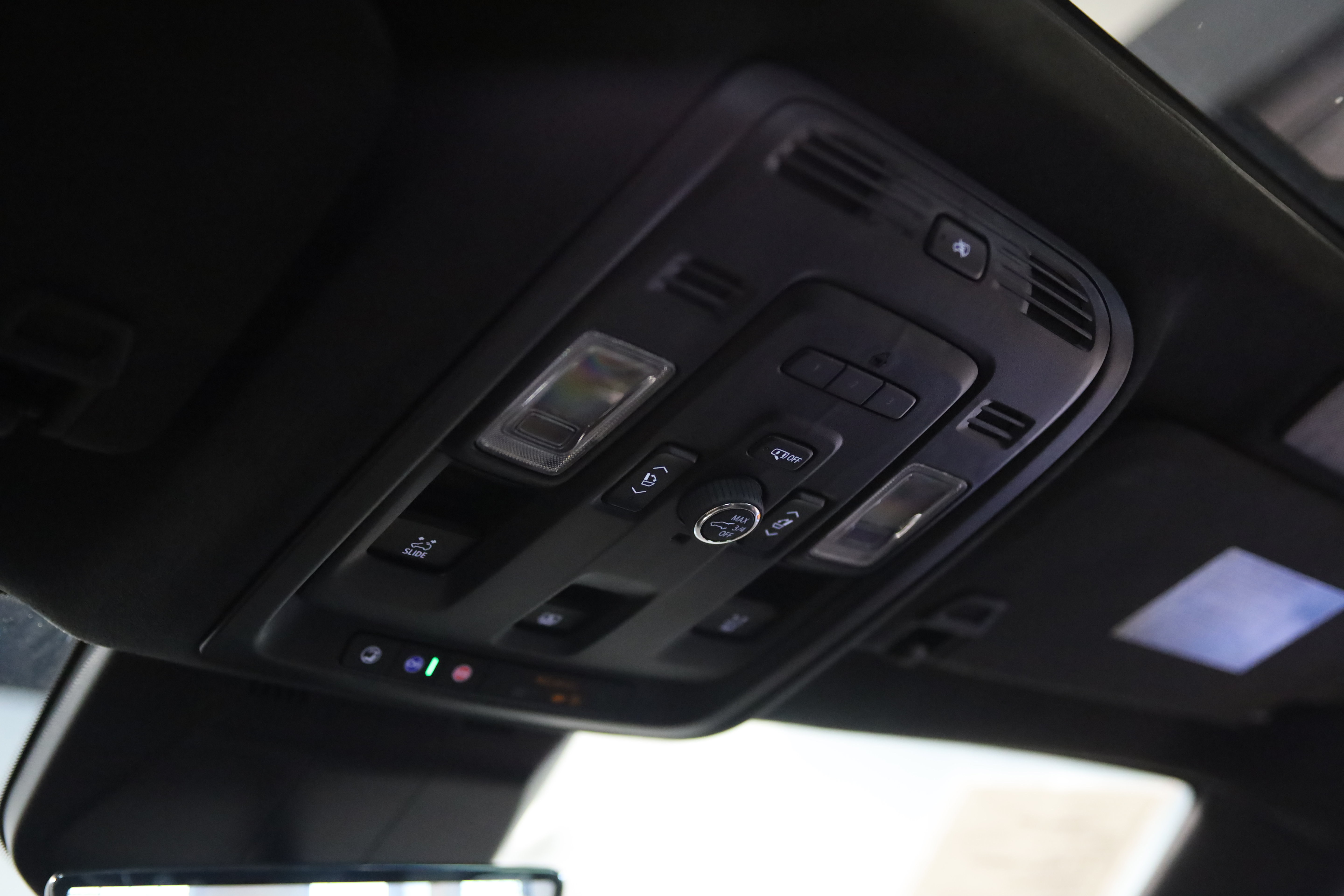 Used 2024 Cadillac Escalade ESV V AWD/4WD image 38