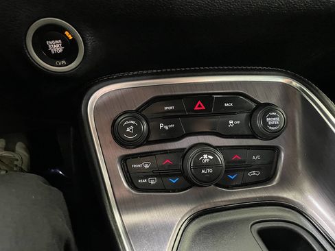 Used 2016 Dodge Challenger SXT w/ Driver Convenience Group image 32