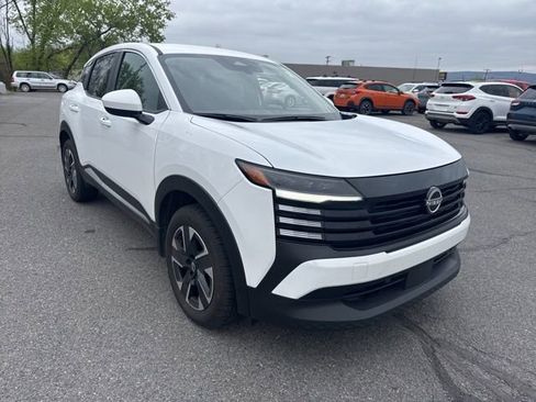 Certified 2025 Nissan Kicks SV AWD/4WD image 3