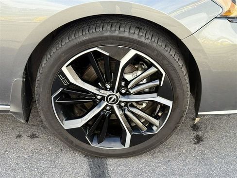 Used 2023 Nissan Altima 2.5 SR image 9