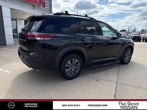 Certified 2024 Nissan Pathfinder SV image 10