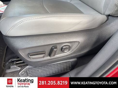 Used 2023 Toyota Sienna Limited image 10