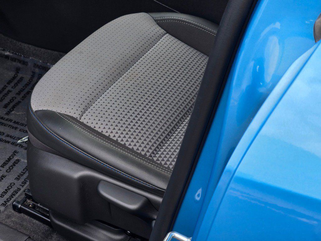 Used 2025 Chevrolet Trax LT FWD image 22