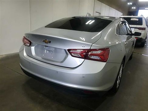 Used 2021 Chevrolet Malibu LT image 2