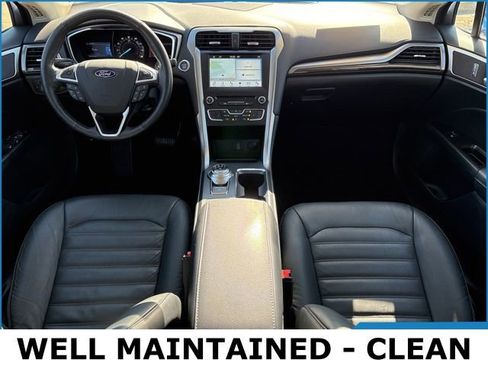 Used 2017 Ford Fusion SE w/ Fusion SE Technology Package image 15