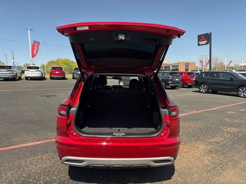 Used 2022 Mitsubishi Outlander SE image 8