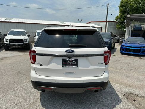 Used 2017 Ford Explorer XLT w/ Equipment Group 202A AWD/4WD image 4