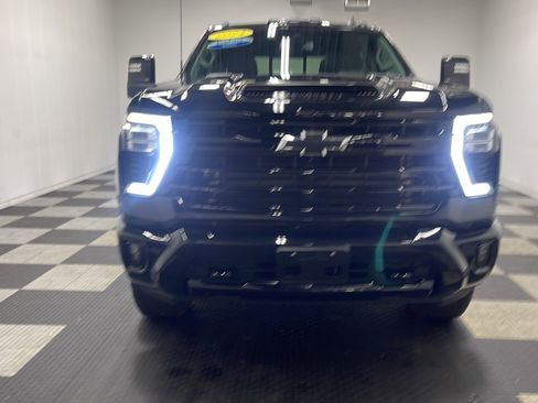Used 2024 Chevrolet Silverado 2500 LT w/ Midnight Edition AWD/4WD image 25