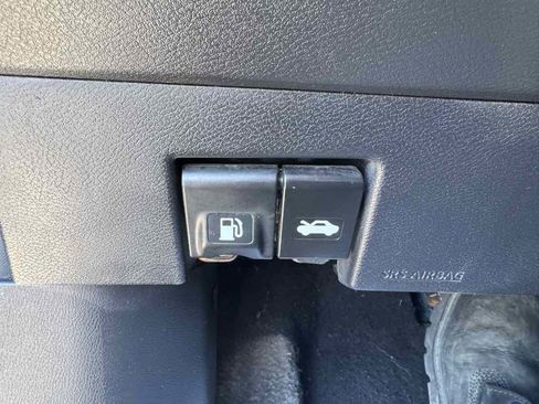 Used 2021 Nissan Versa SV image 24