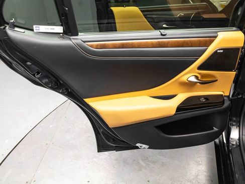 Used 2025 Lexus ES 300h Ultra Luxury image 24