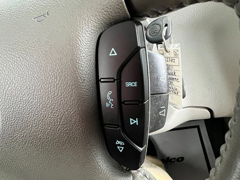 Used 2011 Buick Lucerne CXL FWD image 19