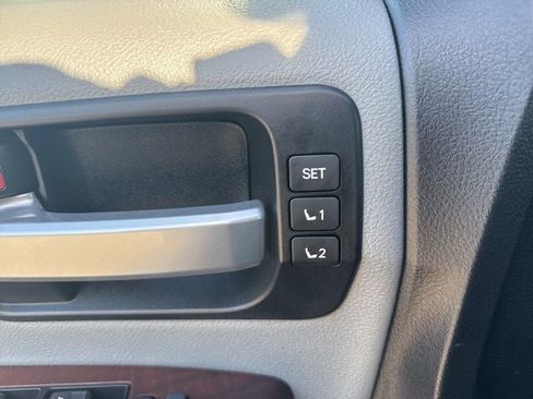 Used 2017 Toyota Sequoia Platinum AWD/4WD image 19