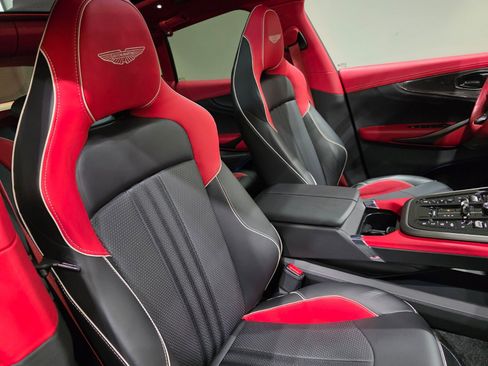 Used 2025 Aston Martin DBX 707 image 30