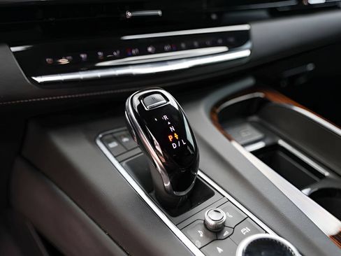 Used 2021 Cadillac Escalade Luxury AWD/4WD image 19