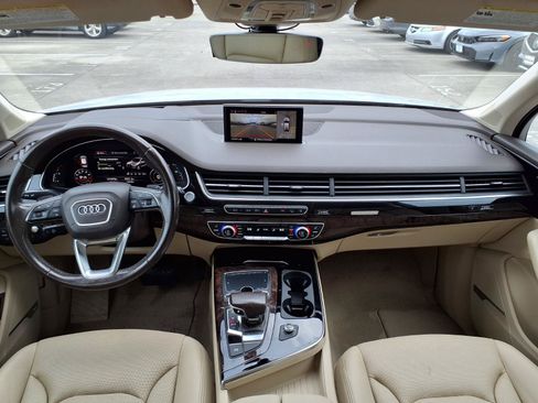 Used 2017 Audi Q7 3.0T Prestige AWD/4WD image 4