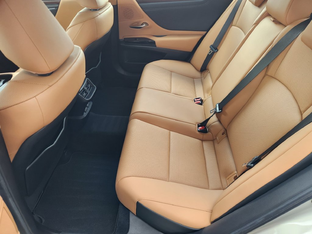 Certified 2025 Lexus ES 350 w/ Premium Package FWD image 30