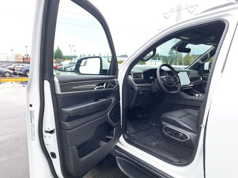 Used 2022 Jeep Wagoneer Series III image 10