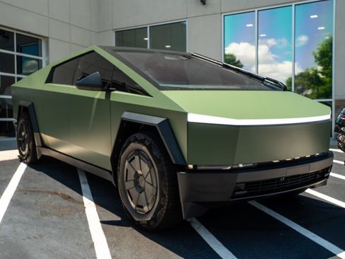 Used 2024 Tesla Cybertruck AWD Crew Cab image 4
