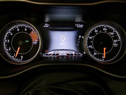 Used 2019 Jeep Cherokee Limited image 25