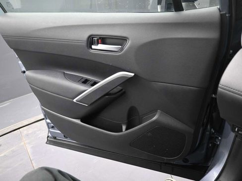 Used 2023 Toyota Corolla Cross XLE w/ Convenience Package image 10