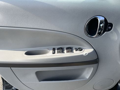 Used 2010 Chevrolet HHR LT image 25