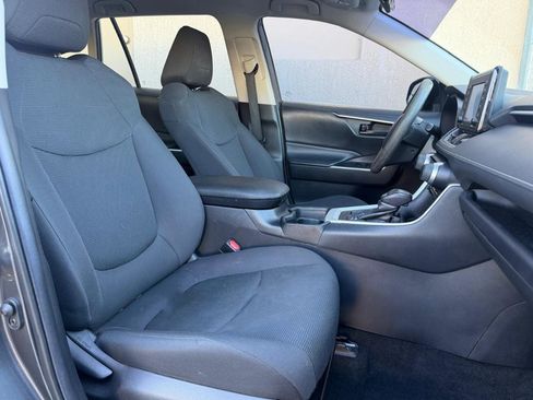 Used 2021 Toyota RAV4 LE FWD image 15