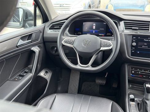 Used 2022 Volkswagen Tiguan SE image 25