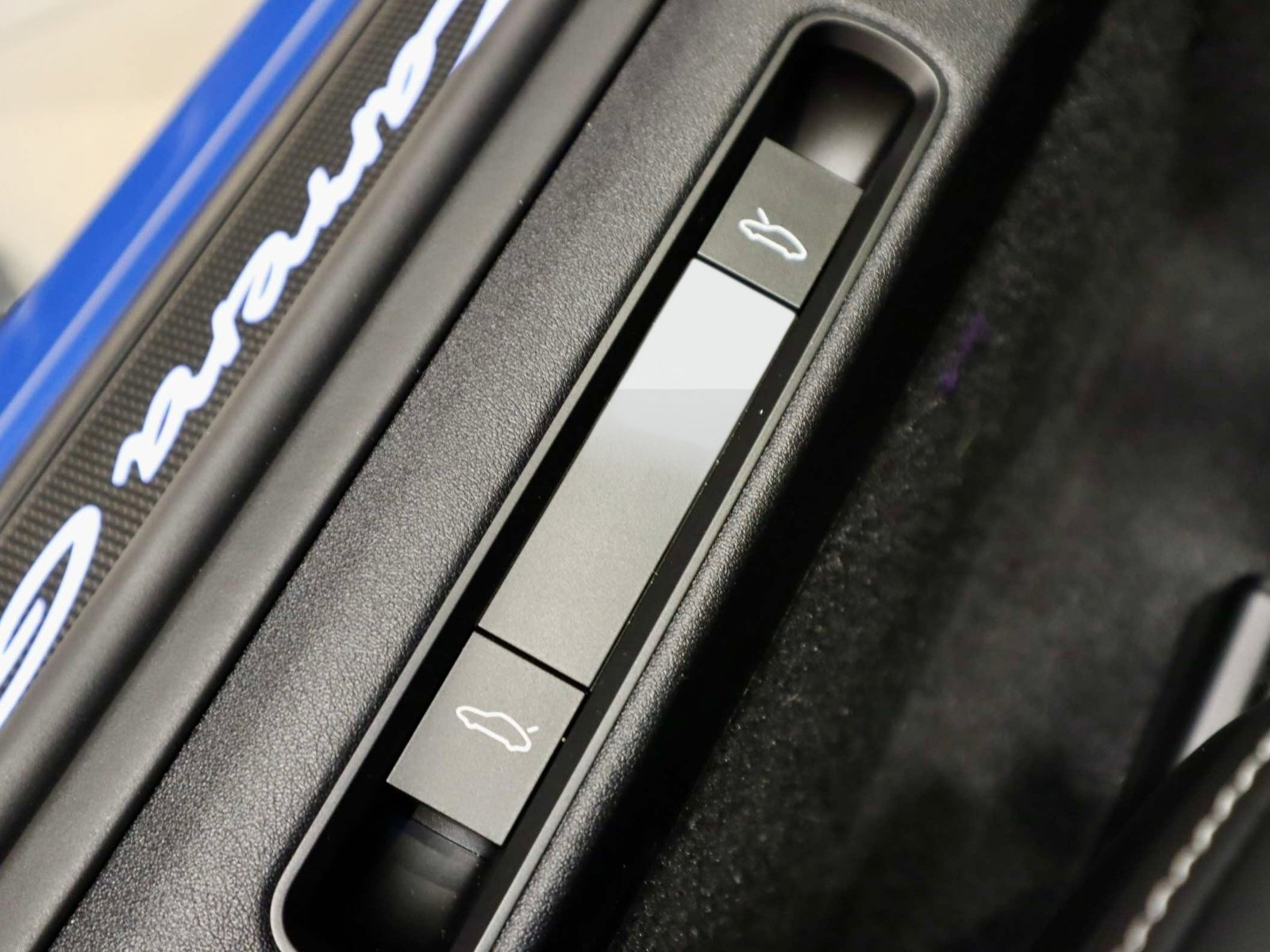 Used 2025 Porsche 911 GTS image 24