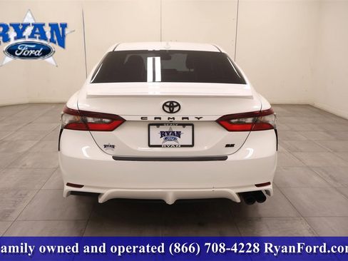 Used 2024 Toyota Camry SE image 4