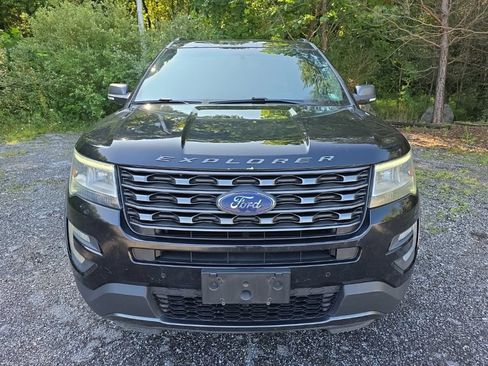 Used 2017 Ford Explorer XLT w/ Equipment Group 202A AWD/4WD image 2
