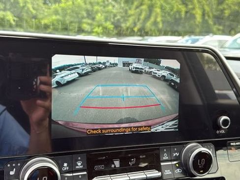 Certified 2024 Toyota Highlander XLE AWD/4WD image 16