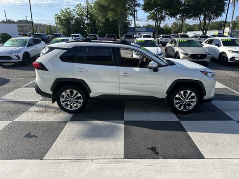 Used 2021 Toyota RAV4 XLE Premium FWD image 3