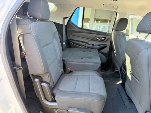 Used 2020 Chevrolet Traverse LT image 19
