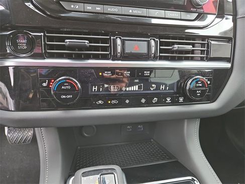 New 2025 Nissan Pathfinder SV w/ Black Appearance Package image 28