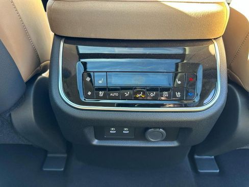 New 2025 INFINITI QX80 Luxe image 6