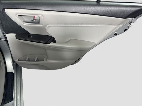 Used 2017 Toyota Camry XLE FWD image 28