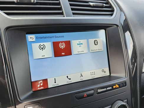 Used 2019 Ford Explorer XLT w/ Equipment Group 202A image 7