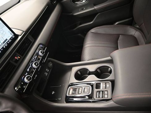 Used 2025 Honda Pilot Black Edition image 20