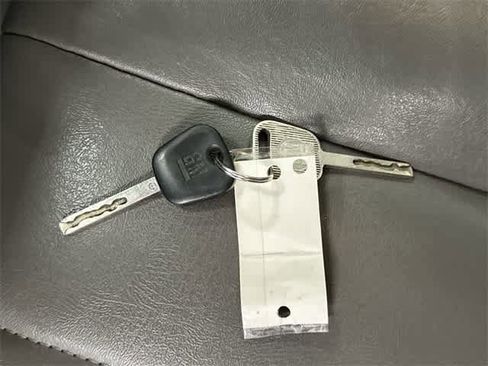 Used 2018 Chevrolet Express 2500 w/ Driver Convenience Package image 31